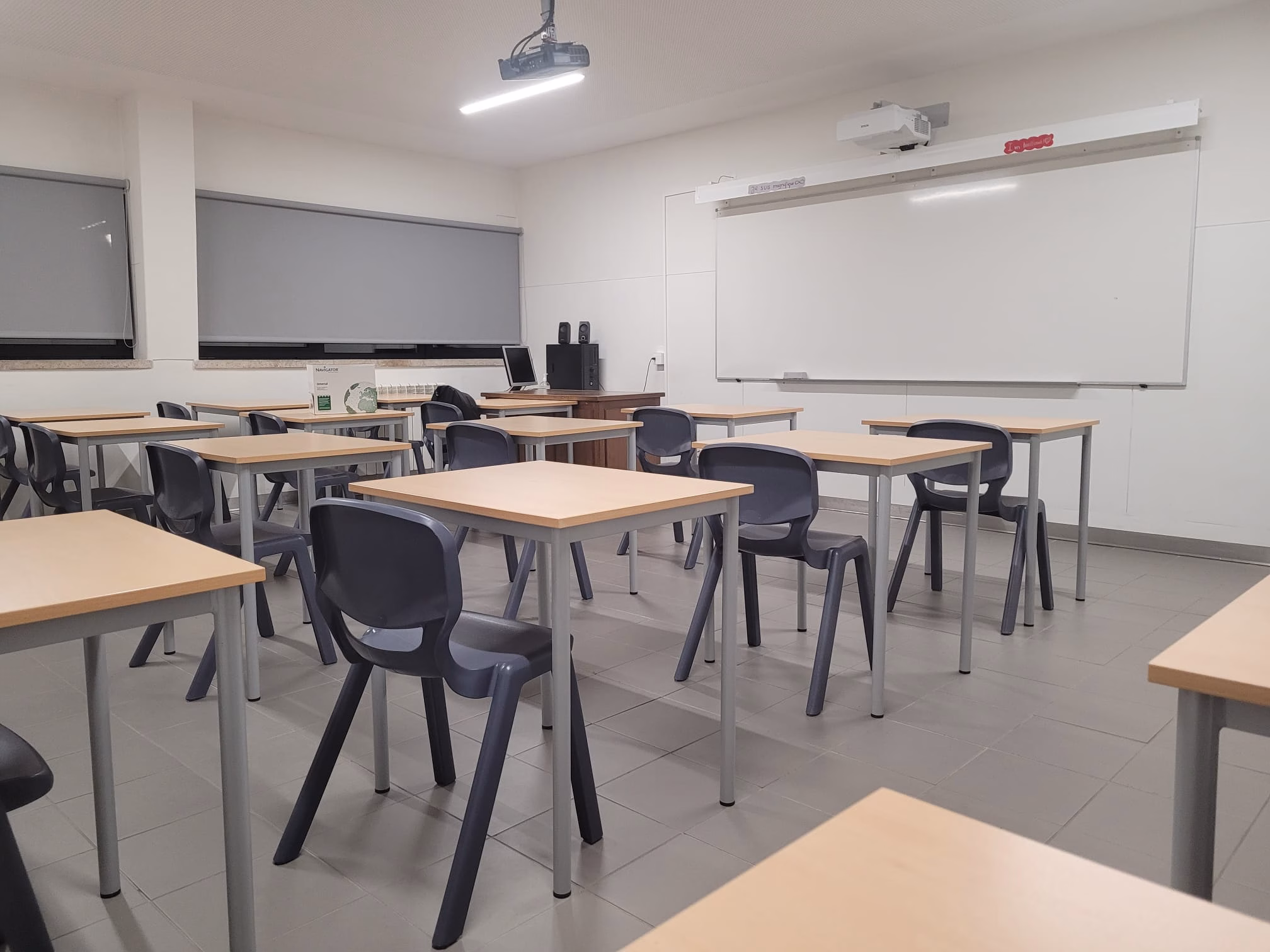Escola-Sao-Pedro-Sala1.avif